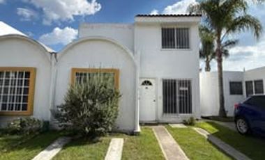 Casa en coto en RENTA en Los Olivos, Tlaquepaque.