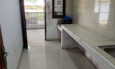 Disewakan Rumah Besar dengan harga murah di Pinggir Jalan Mekar Sari Depok