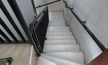 Disewakan Rumah Besar dengan harga murah di Pinggir Jalan Mekar Sari Depok