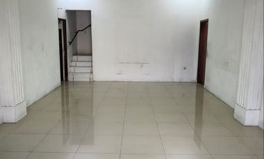 Disewakan Rumah Besar dengan harga murah di Pinggir Jalan Mekar Sari Depok