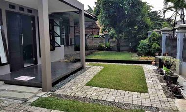 Rumah Luas Bisa Kantor  Parkir 5 Mobil Jagakarsa