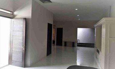 Rumah Luas Bisa Kantor  Parkir 5 Mobil Jagakarsa