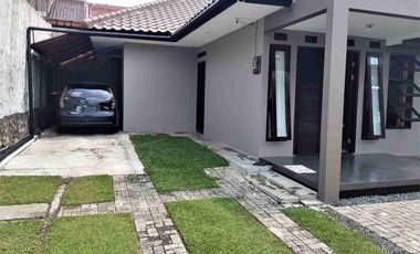 Rumah Luas Bisa Kantor  Parkir 5 Mobil Jagakarsa