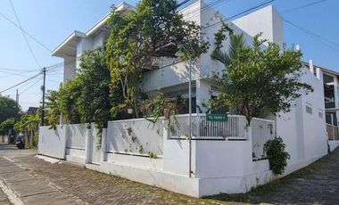 Rumah 2 Lantai Siap huni di utara Stadion Maguwo, dekat Jogja Bay dan SD Model