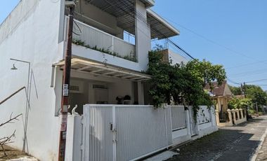 Rumah 2 Lantai Siap huni di utara Stadion Maguwo, dekat Jogja Bay dan SD Model