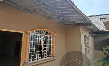 Se Vende Villa de 5 Dormitorios amplia de 270m2 de terreno cerca al ECU911
