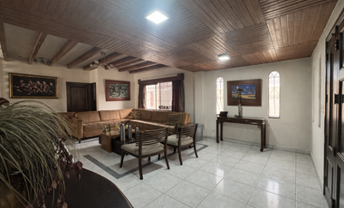 PROPIEDAD MULTIFAMILIAR: CASA PRINCIPAL + 2 DEPARTAMENTOS INDEPENDIENTES.