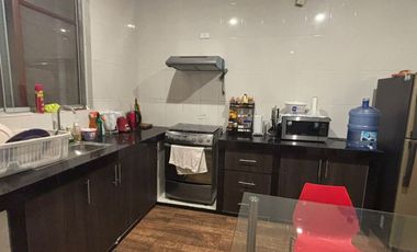 Alquiler de casita amoblada, dentro de condominio, perfecta para mudarse y sentirse en casa desde el primer dia.