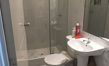 Alquiler de casita amoblada, dentro de condominio, perfecta para mudarse y sentirse en casa desde el primer dia.