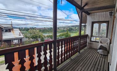 Imperdible Inversión en Castro: Casona de 19 Dormitorios frente a Mirador Chacabuco