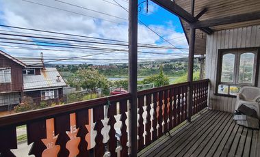 Imperdible Inversión en Castro: Casona de 19 Dormitorios frente a Mirador Chacabuco