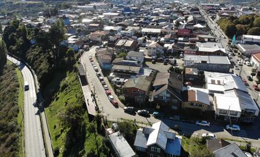 Imperdible Inversión en Castro: Casona de 19 Dormitorios frente a Mirador Chacabuco