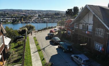 Imperdible Inversión en Castro: Casona de 19 Dormitorios frente a Mirador Chacabuco