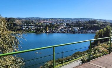 Imperdible Inversión en Castro: Casona de 19 Dormitorios frente a Mirador Chacabuco