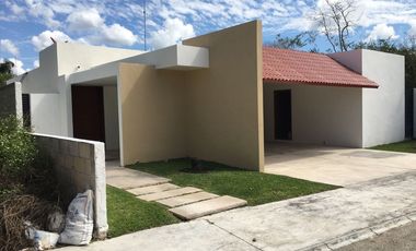 CASA EN VENTA EN MERIDA F-21161, 3 REC. LA REJOYADA $6,500,000