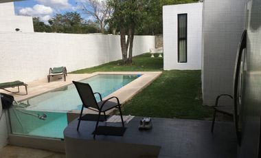 CASA EN VENTA EN MERIDA F-21161, 3 REC. LA REJOYADA $6,500,000