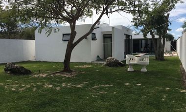 CASA EN VENTA EN MERIDA F-21161, 3 REC. LA REJOYADA $6,500,000