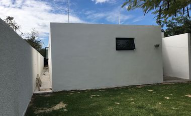 CASA EN VENTA EN MERIDA F-21161, 3 REC. LA REJOYADA $6,500,000