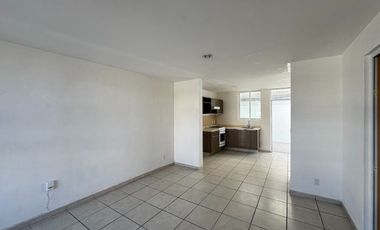 Casa en renta en Coto en Parques de Tesistan