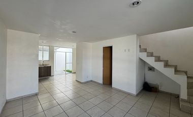 Casa en renta en Coto en Parques de Tesistan