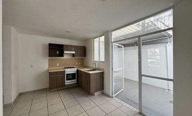 Casa en renta en Coto en Parques de Tesistan