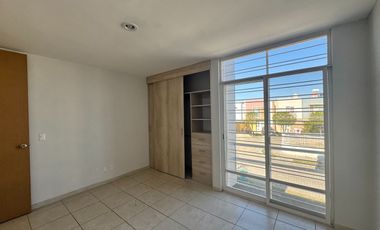 Casa en renta en Coto en Parques de Tesistan