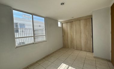 Casa en renta en Coto en Parques de Tesistan