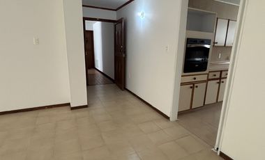 VENDO APARTAMENTO PARA REMODELAR A SU GUSTO EN EDIFICIO TORREON EN CABECERA DEL LLANO EN BUCARAMANGA