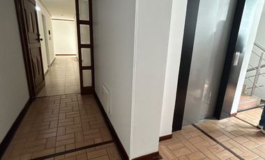VENDO APARTAMENTO PARA REMODELAR A SU GUSTO EN EDIFICIO TORREON EN CABECERA DEL LLANO EN BUCARAMANGA