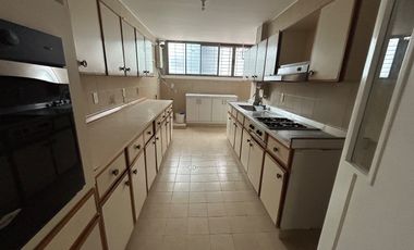 VENDO APARTAMENTO PARA REMODELAR A SU GUSTO EN EDIFICIO TORREON EN CABECERA DEL LLANO EN BUCARAMANGA