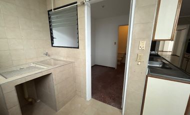 VENDO APARTAMENTO PARA REMODELAR A SU GUSTO EN EDIFICIO TORREON EN CABECERA DEL LLANO EN BUCARAMANGA