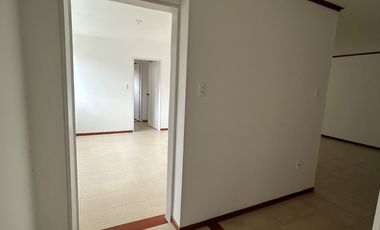 VENDO APARTAMENTO PARA REMODELAR A SU GUSTO EN EDIFICIO TORREON EN CABECERA DEL LLANO EN BUCARAMANGA