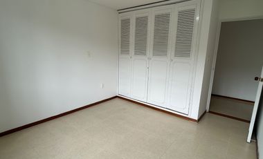 VENDO APARTAMENTO PARA REMODELAR A SU GUSTO EN EDIFICIO TORREON EN CABECERA DEL LLANO EN BUCARAMANGA
