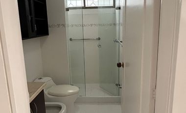 VENDO APARTAMENTO PARA REMODELAR A SU GUSTO EN EDIFICIO TORREON EN CABECERA DEL LLANO EN BUCARAMANGA