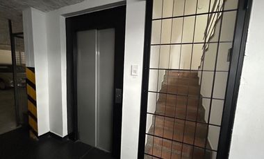 VENDO APARTAMENTO PARA REMODELAR A SU GUSTO EN EDIFICIO TORREON EN CABECERA DEL LLANO EN BUCARAMANGA