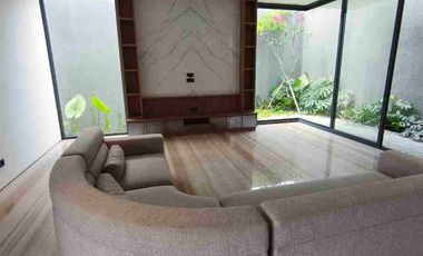 Dijual rumah mewah Full Furnished baru di Telaga Bodas Gajahmungkur