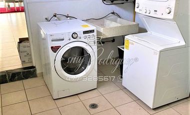 CASA EN RENTA, LOMAS DE GRAN JARDÍN. León,Gto; AMUEBLADA, EQUIPADA, 3 REC. CON BAÑO 3 AUTOS