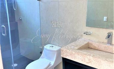 CASA EN RENTA, LOMAS DE GRAN JARDÍN. León,Gto; AMUEBLADA, EQUIPADA, 3 REC. CON BAÑO 3 AUTOS