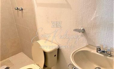 CASA EN RENTA, LOMAS DE GRAN JARDÍN. León,Gto; AMUEBLADA, EQUIPADA, 3 REC. CON BAÑO 3 AUTOS