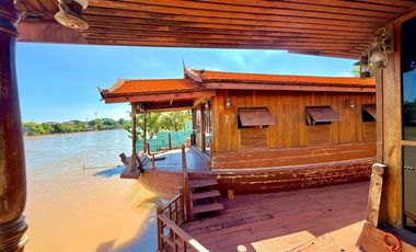 Traditional Thai-style house for rent by the Chao Phraya River, Mueang District, Ayutthaya.
