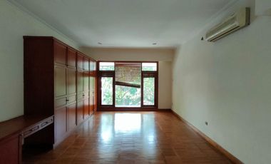 Rumah Besar & Luas 2 Lantai di Mampang Prapatan, Jakarta Selatan