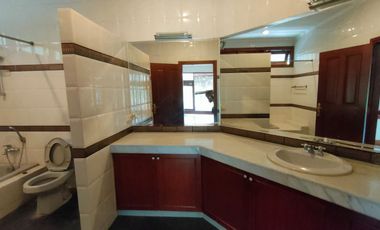 Rumah Besar & Luas 2 Lantai di Mampang Prapatan, Jakarta Selatan