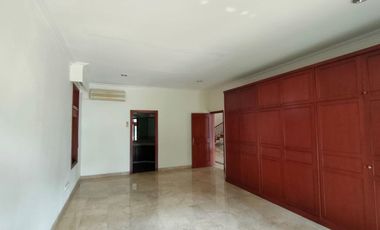 Rumah Besar & Luas 2 Lantai di Mampang Prapatan, Jakarta Selatan