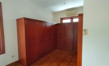 Rumah Besar & Luas 2 Lantai di Mampang Prapatan, Jakarta Selatan