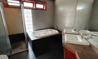 Rumah Besar & Luas 2 Lantai di Mampang Prapatan, Jakarta Selatan