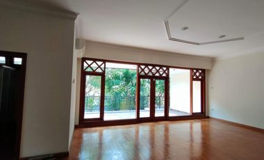 Rumah Besar & Luas 2 Lantai di Mampang Prapatan, Jakarta Selatan