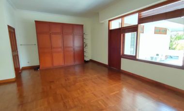 Rumah Besar & Luas 2 Lantai di Mampang Prapatan, Jakarta Selatan