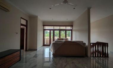 Rumah Mewah 2 Lantai di TB Simatupang, Jakarta Selatan – Terdapat Kolam Renang