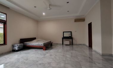 Rumah Mewah 2 Lantai di TB Simatupang, Jakarta Selatan – Terdapat Kolam Renang