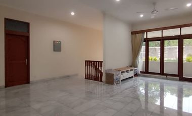 Rumah Mewah Dengan Lokasi Premium di TB Simatupang, Jakarta Selatan